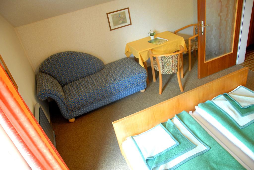 Fruehstueckspension Wiesenhaus Miesenbach  Pokoj fotografie